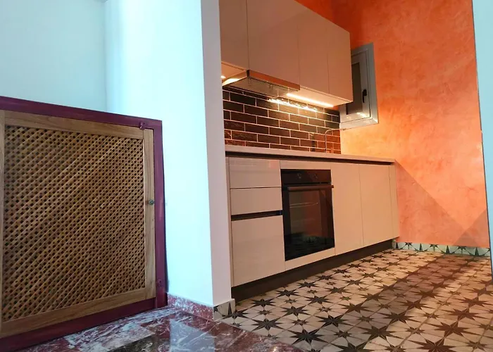 Stylish Artistic Flat With View, Three Min To Metro