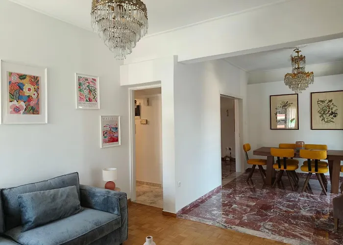 Stylish Artistic Flat With View, Three Min To Metro