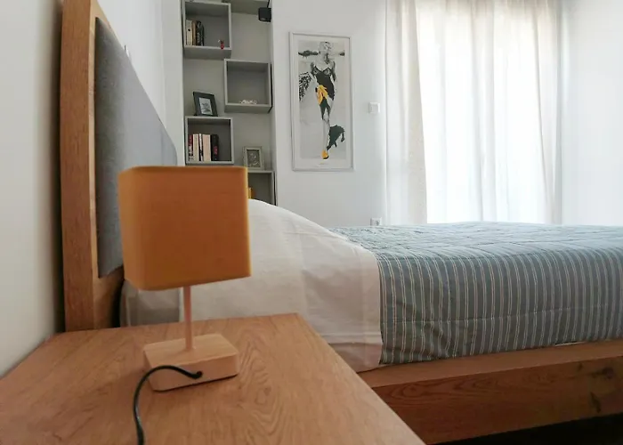 Stylish Artistic Flat With View, Three Min To Metro