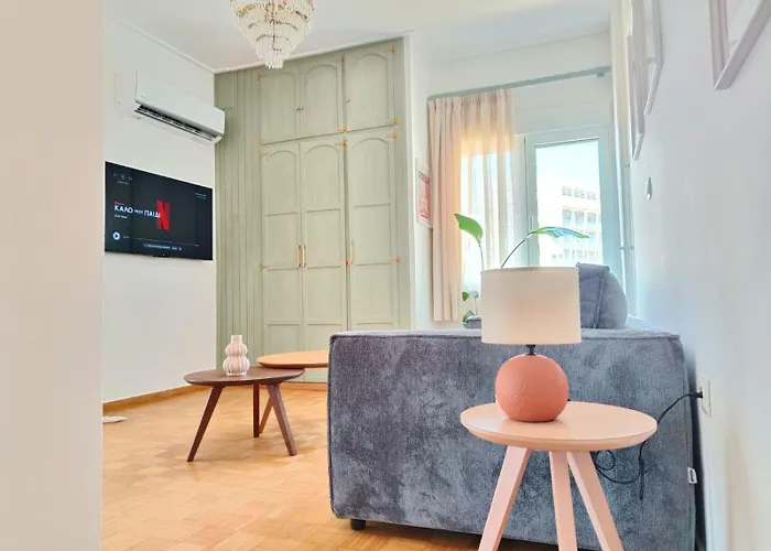 Stylish Artistic Flat With View, Three Min To Metro