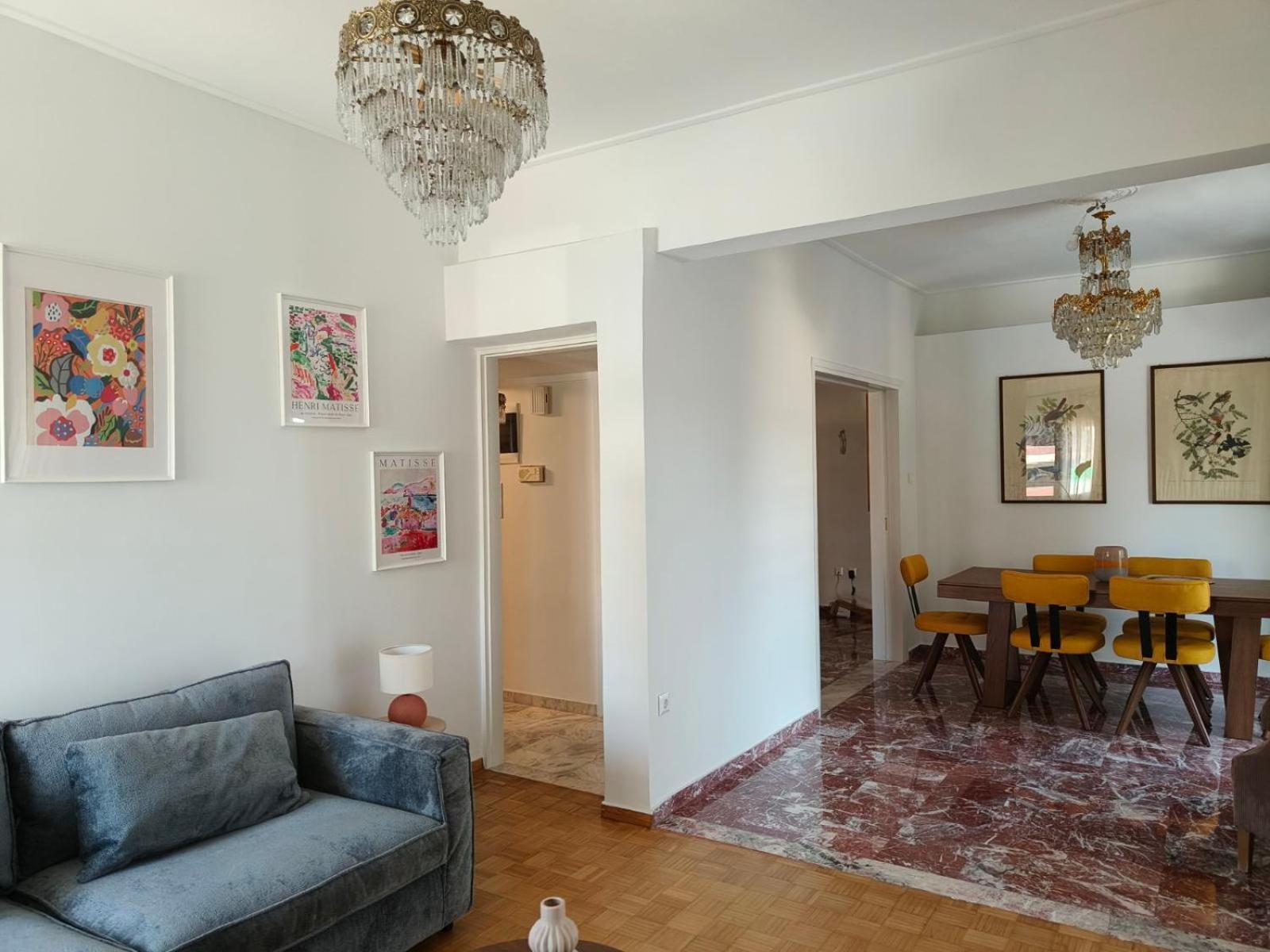 Stylish Artistic Flat With View, Three Min To Metro Apartment