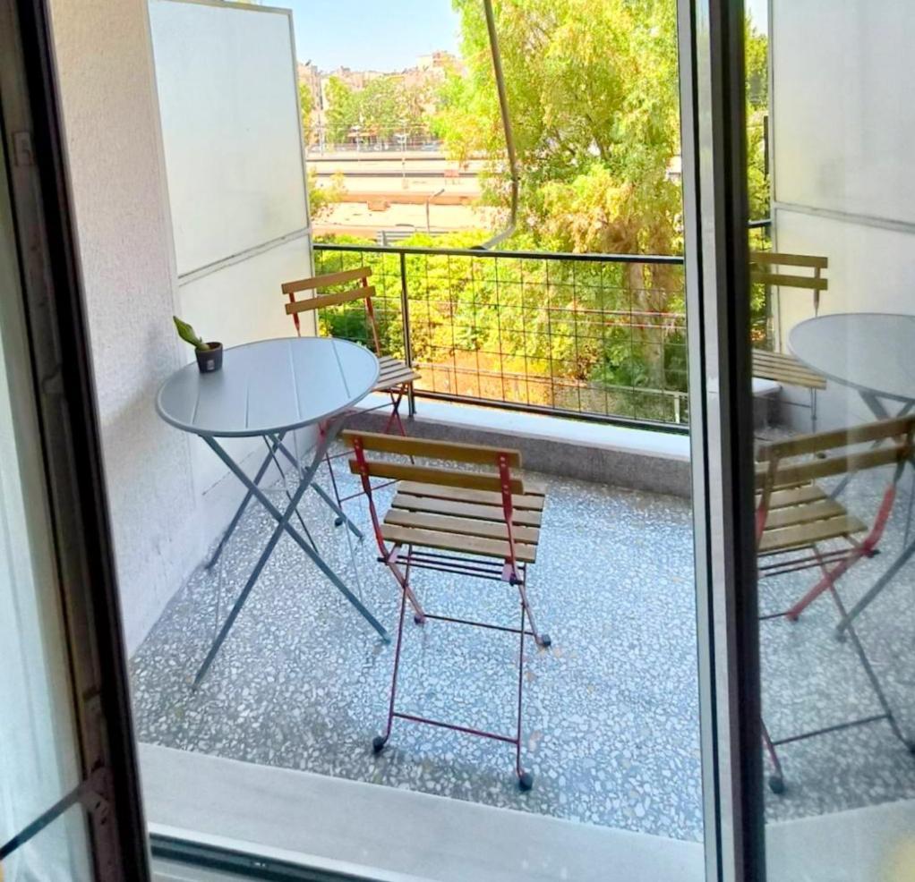 Stylish Artistic Flat With View, Three Min To Metro Apartment *