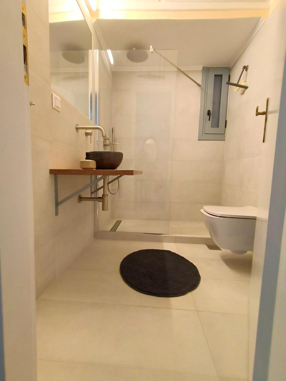 Apartment Stylish Artistic Flat With View, Three Min To Metro Athens