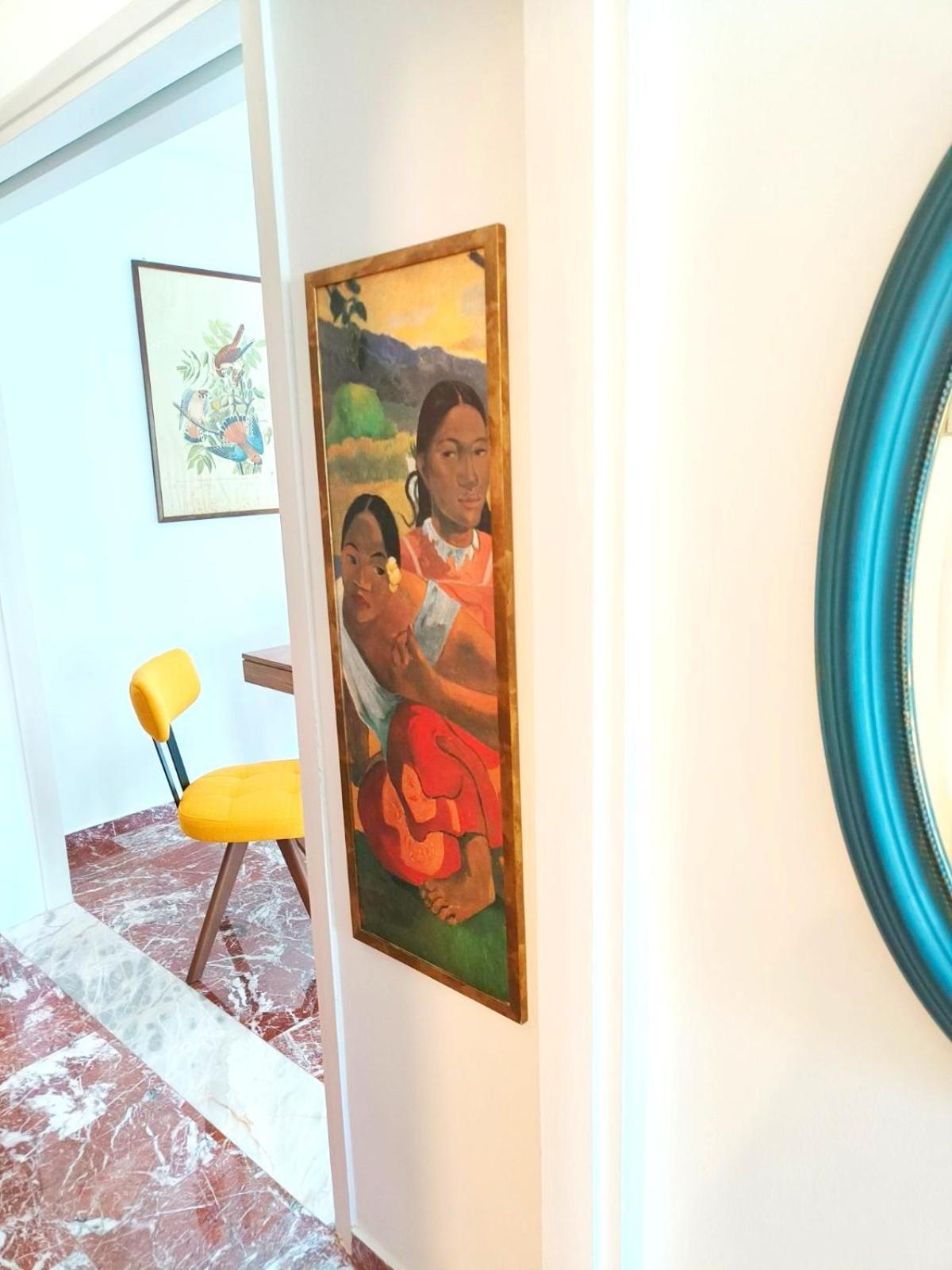 Apartment Stylish Artistic Flat With View, Three Min To Metro